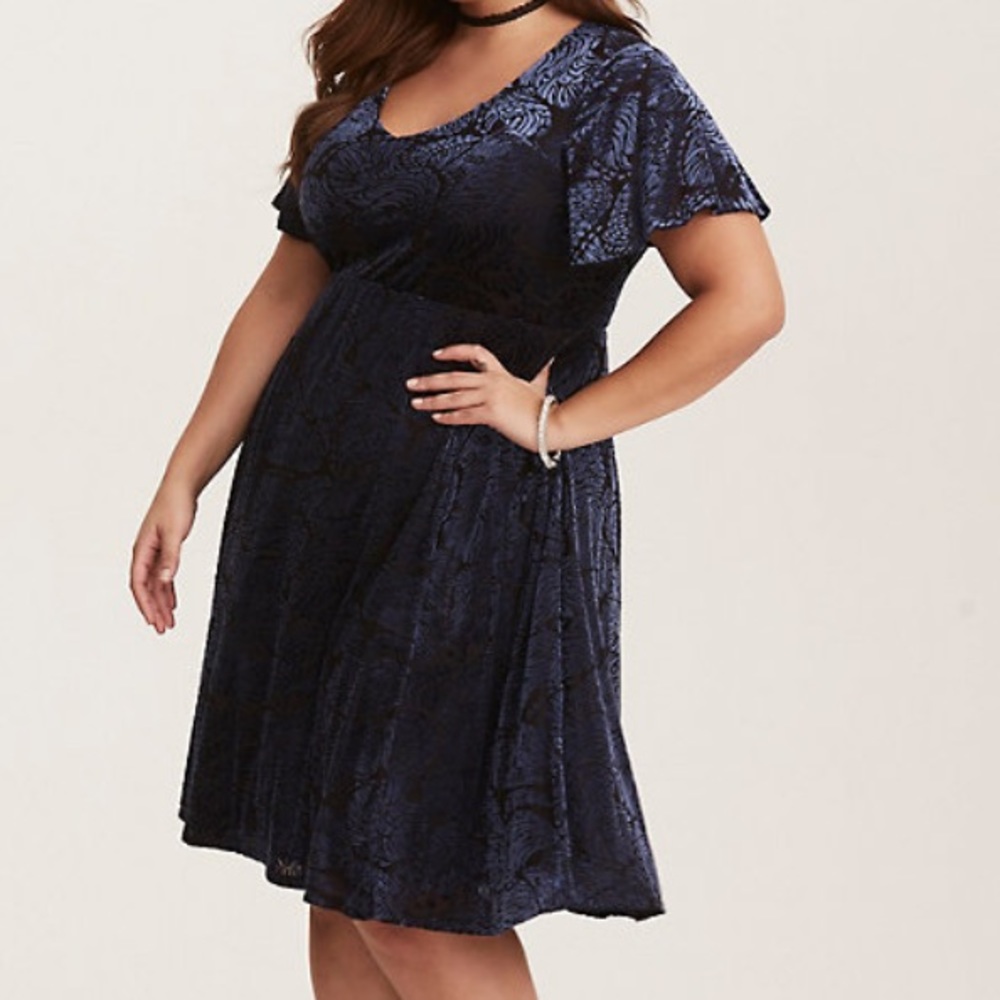 NAVY & BLACK VELVET PRINTED V-NECK SKATER DRESS